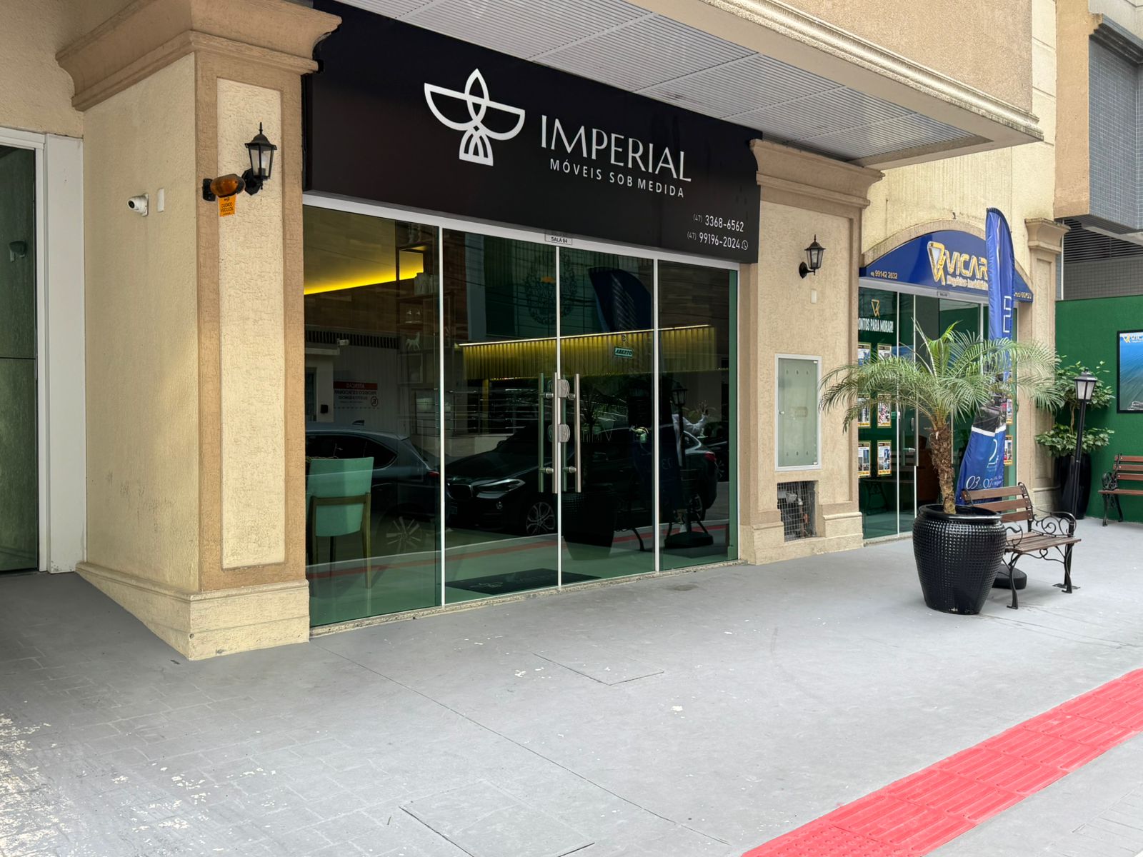 Apartamento à venda em Itapema — Sala Comercial Torre Di Maré — imagem de fundo da galeria