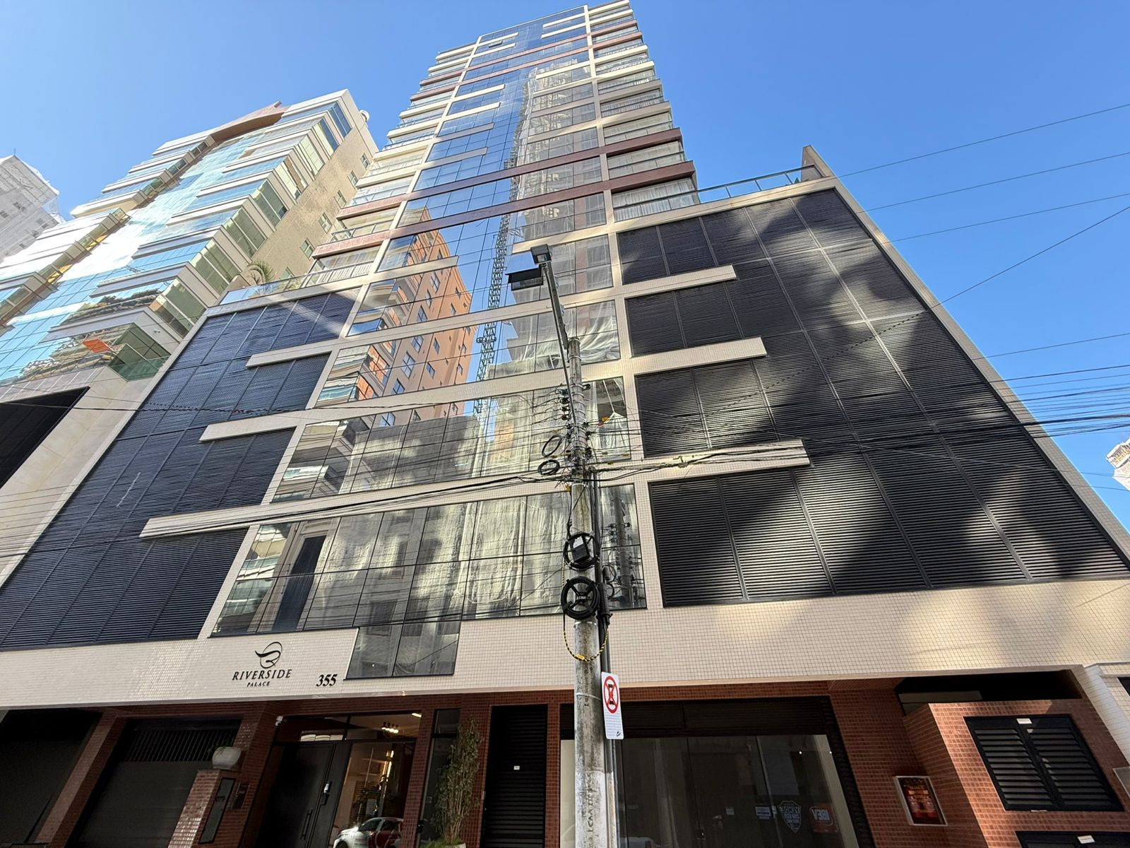 Apartamento com 3 dormitórios (3 suítes) à venda em Meia Praia, Itapema — Riverside Palace — imagem de fundo da galeria