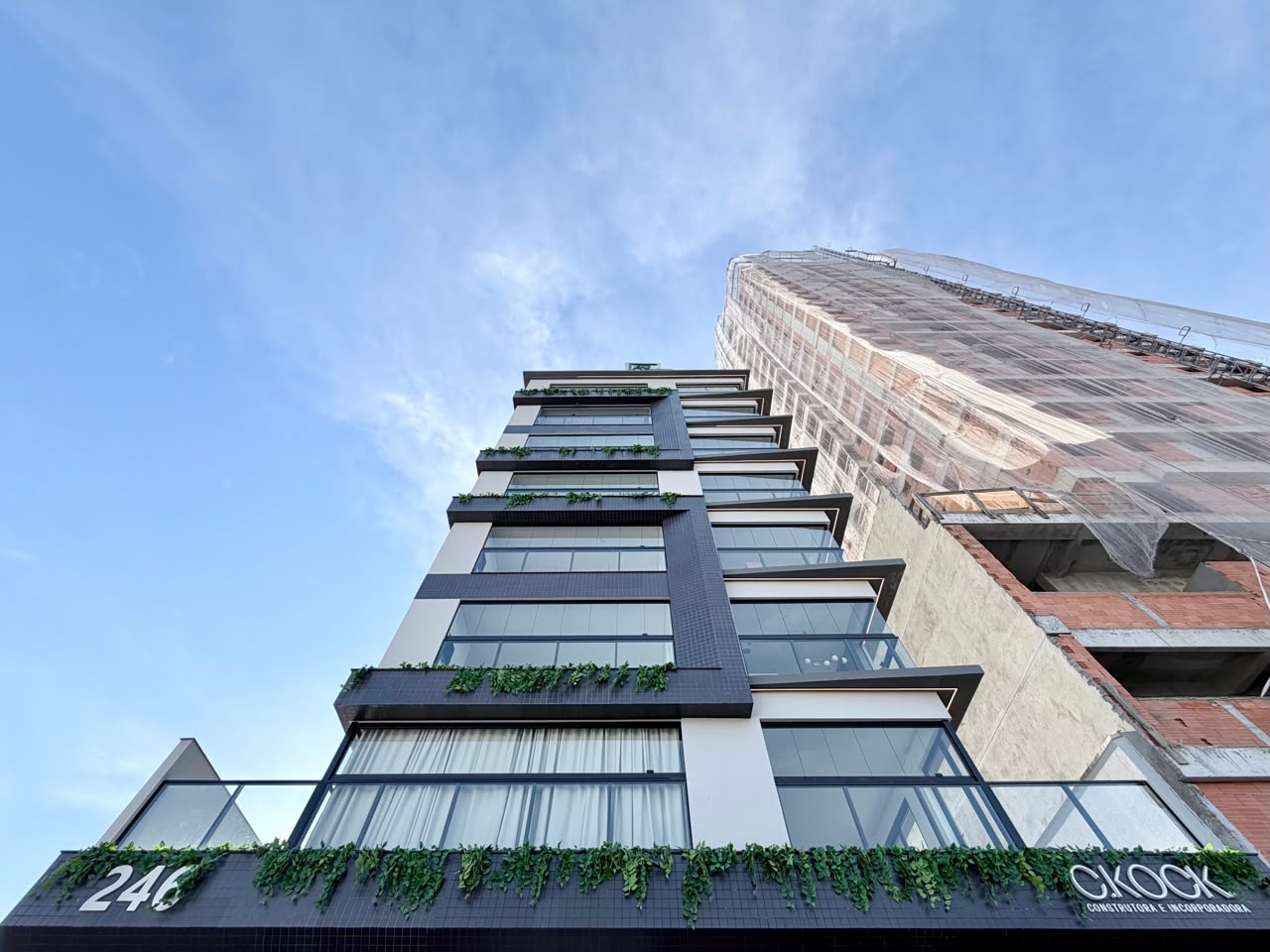Apartamento com 2 dormitórios (2 suítes) à venda em Porto Belo — Sotanno — imagem de fundo da galeria